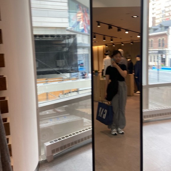 Meet your Posher, Kat - Picture 1 of 1